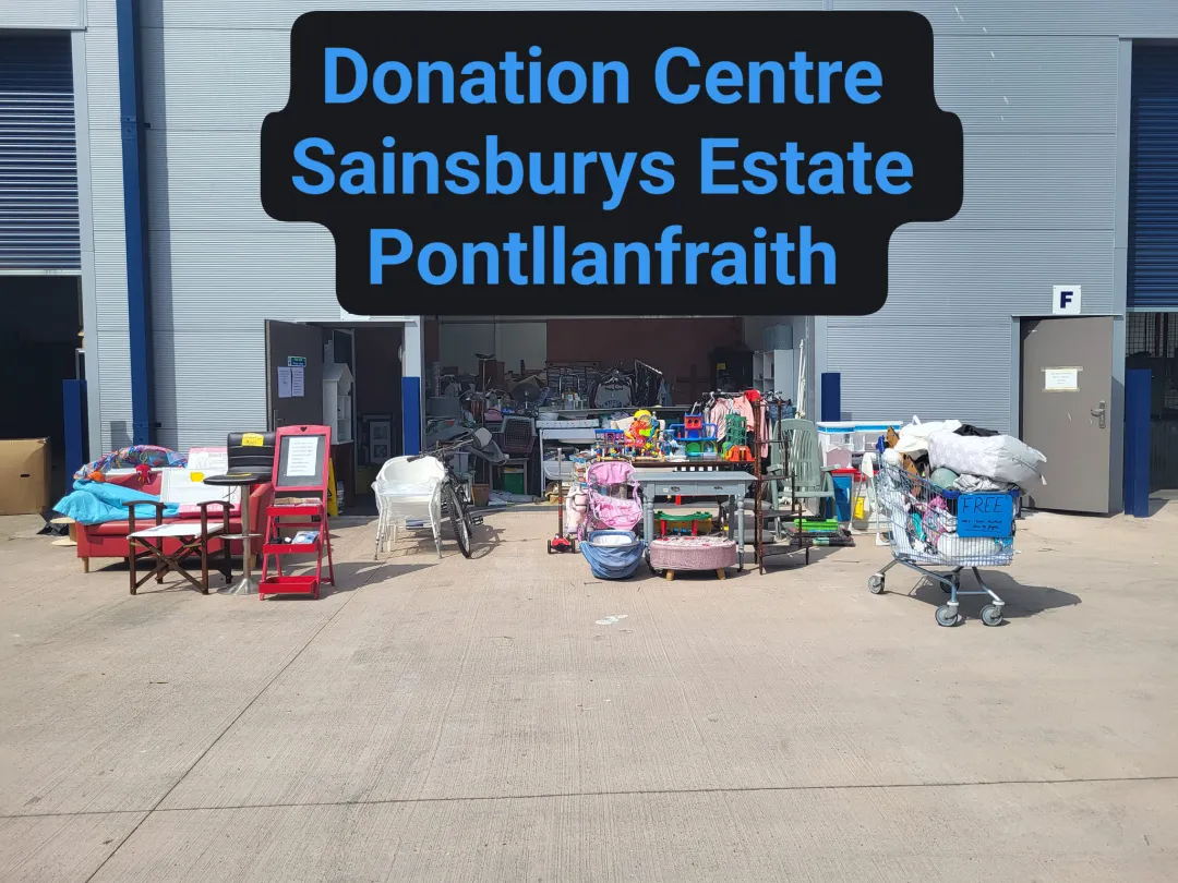 Photo from Jayne's Baby Bank (main page), 30 Jul 2024: Open until 7pm guys. Card and contactless payment only.