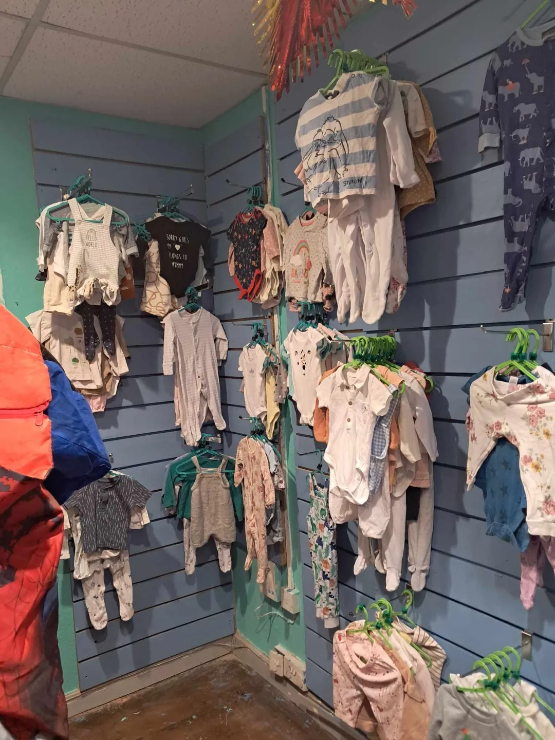Photo from Jayne's Baby Bank (main page), 30 Nov 2024: .... I think we can get some more hangers on there ! Babies and children's clothes 50p each free to mums in need (via request system).