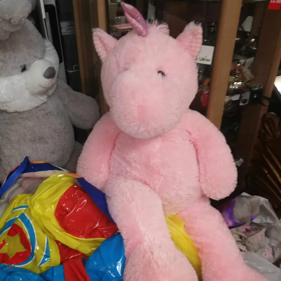 Photo from Jayne's Baby Bank (main page), 26 Mar 2024: Donations today!! Thank you Sammy Arnold for picking up for us and spying the kick stools!