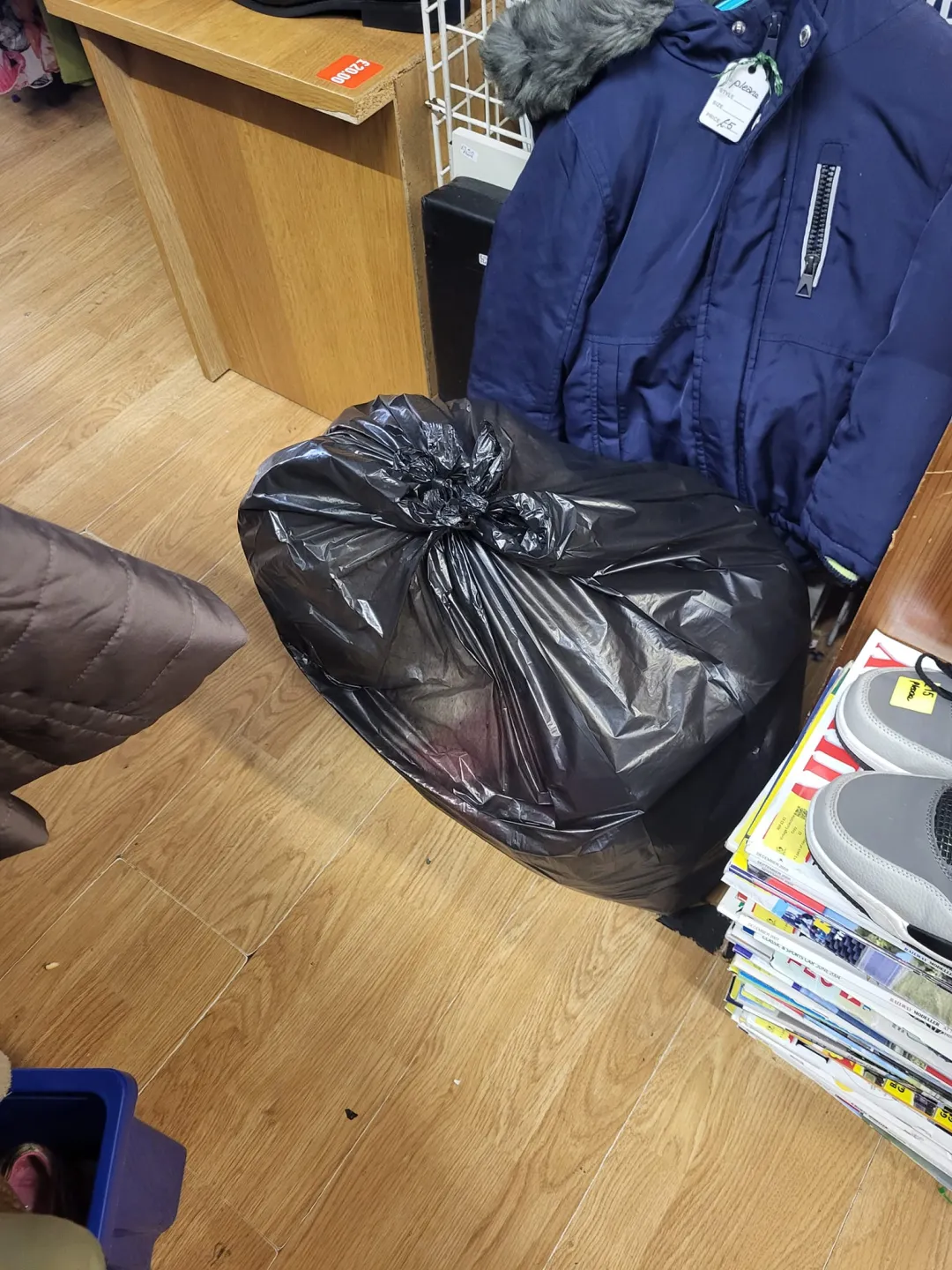 Photo from Jayne's Baby Bank (main page), 9 Sep 2024: Donations already this morning! ♻️♻️♻️♻️ thank you everyone 🙏 💖 ☕️🍼
