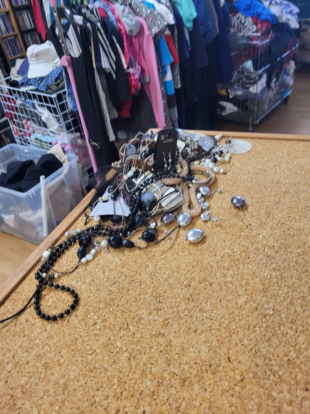 Photo from Jayne's Baby Bank (main page), 8 Aug 2024: Donations today- thank you ♻️♻️♻️♻️♻️