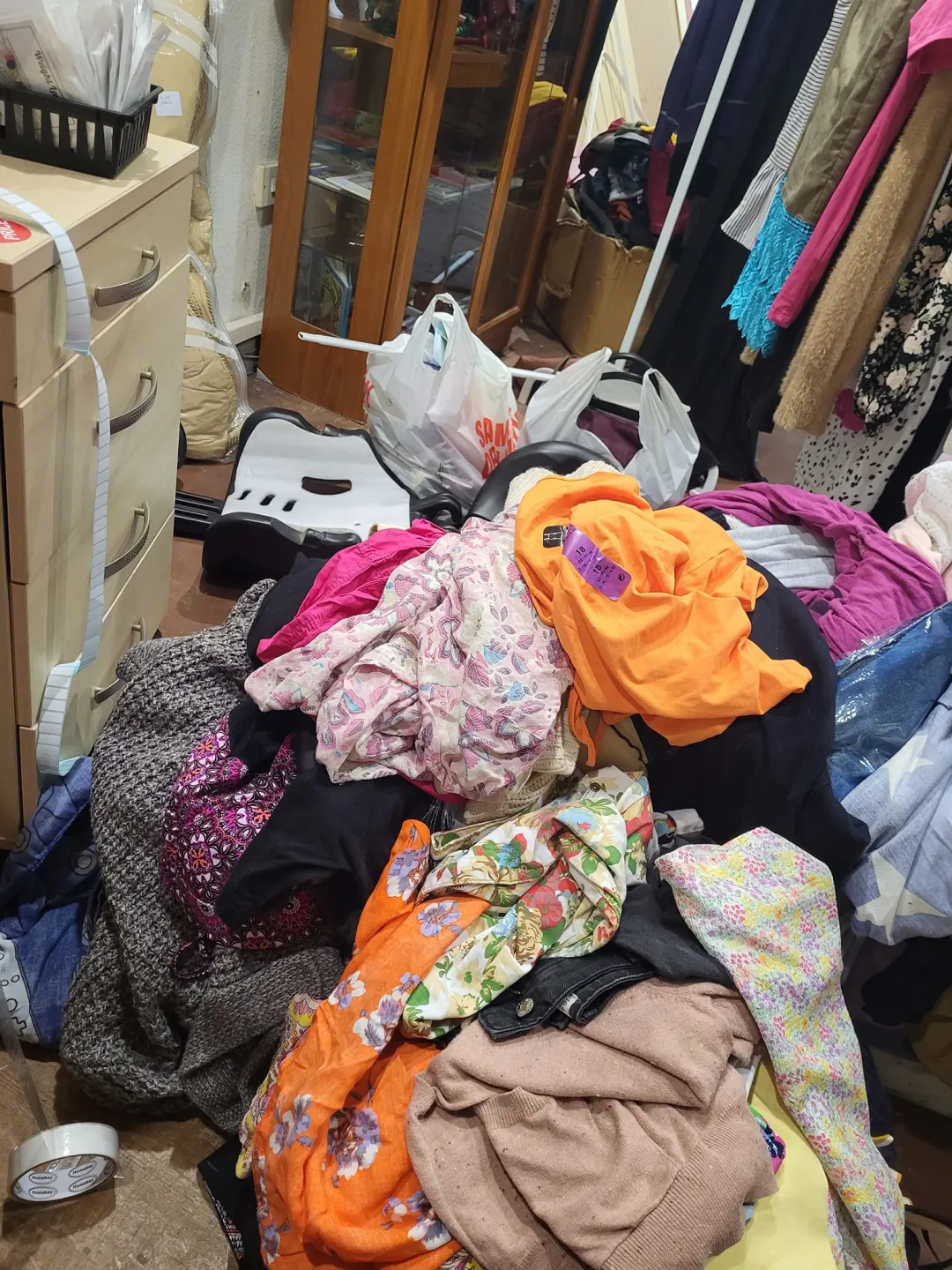 Photo from Jayne's Baby Bank (main page), 30 Oct 2024: Donations ♻️ Delivery off stuffs to crack on with phase 2