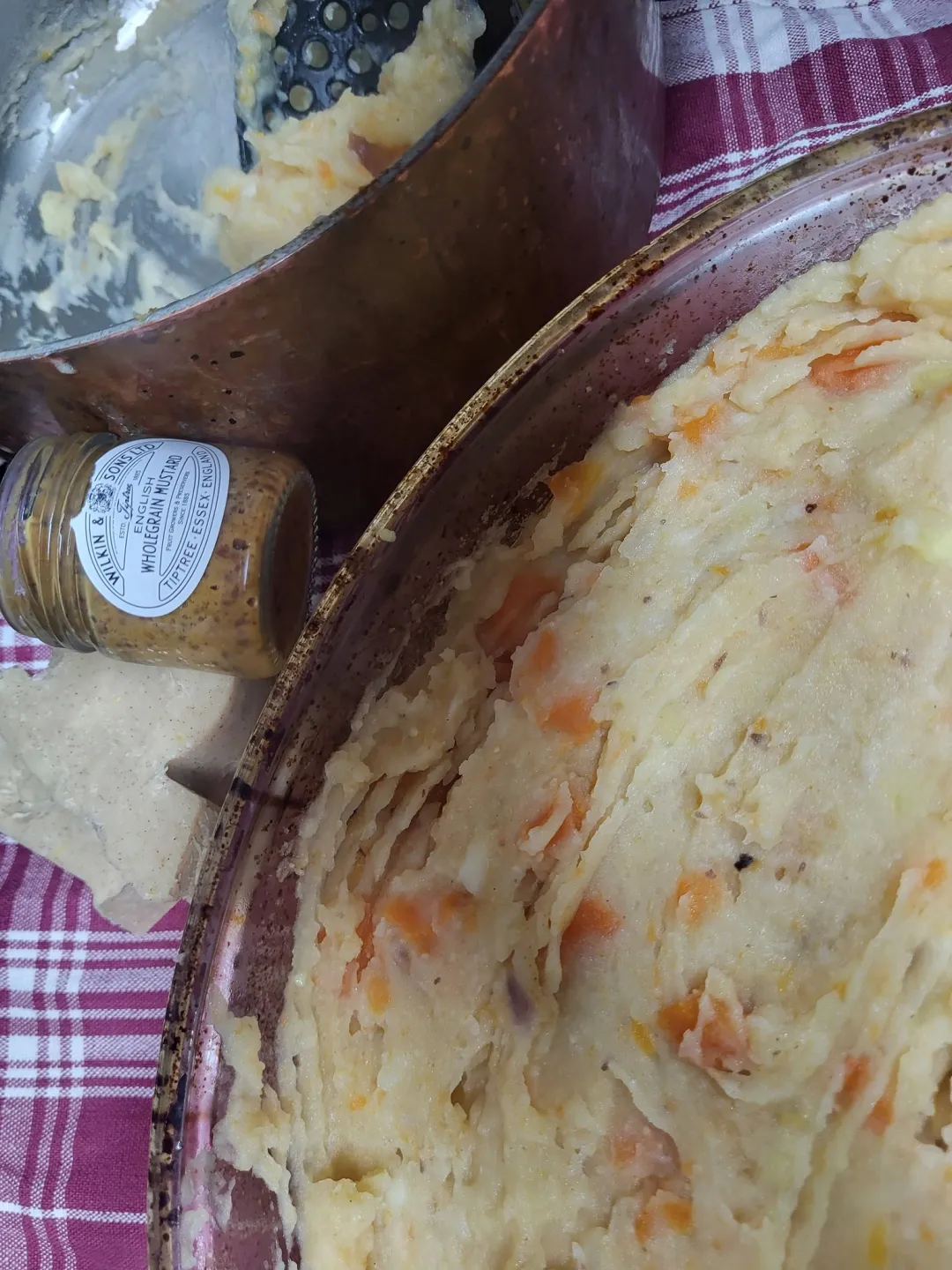 Photo from Jayne's Baby Bank (main page), 3 Mar 2026: Trying to use up all the stuffs left over in my fridge ect! We have cheese, potato, onion and carrot pie.... then I went a bit rouge and add