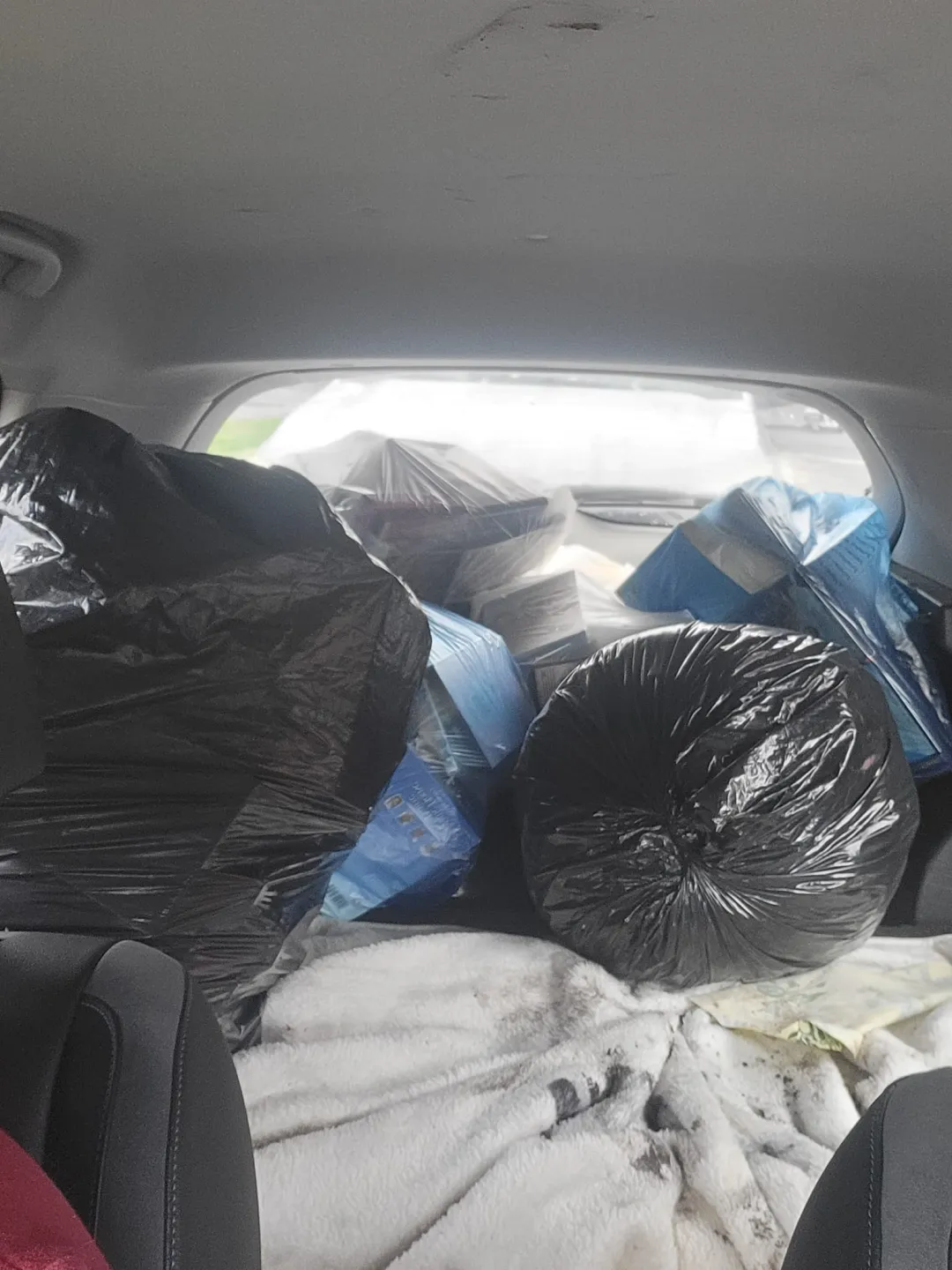 Photo from Jayne's Baby Bank (main page), 23 Feb 2024: 1st load of donations today ♻️🍼🌎❤️👏 well done everyone for recycling ♻️ this is why we need a donation centre 😀 we need people to volunteer 