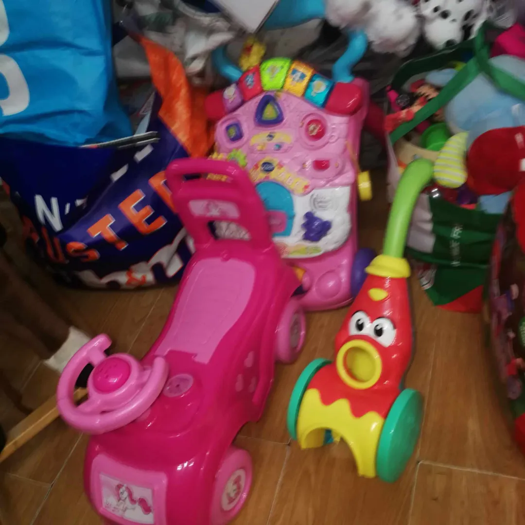 Photo from Jayne's Baby Bank (main page), 26 Mar 2024: Donations today!! Thank you Sammy Arnold for picking up for us and spying the kick stools!
