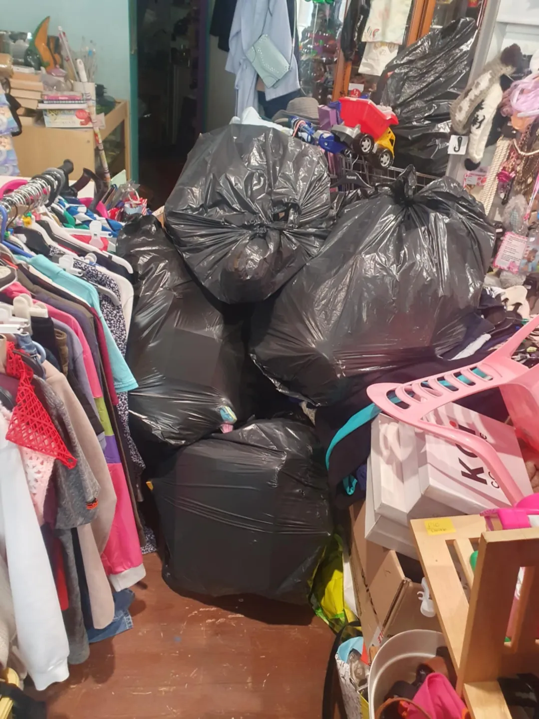 Photo from Jayne's Baby Bank (main page), 24 Apr 2025: We have a National Charity that has shared over 200 bags of donations recently. We are always greatful 🙏 ♻️🍼💟 thank you