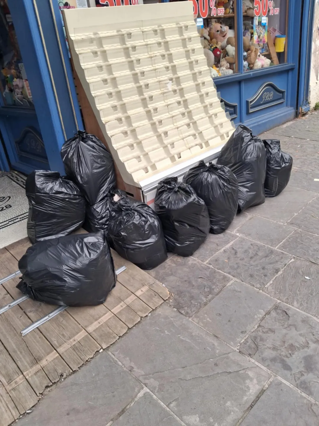 Photo from Jayne's Baby Bank (main page), 18 Aug 2025: Thank you for the donations but please don't leave outside the shops when we are closed because of the bin dippers and rats. Apparently loca