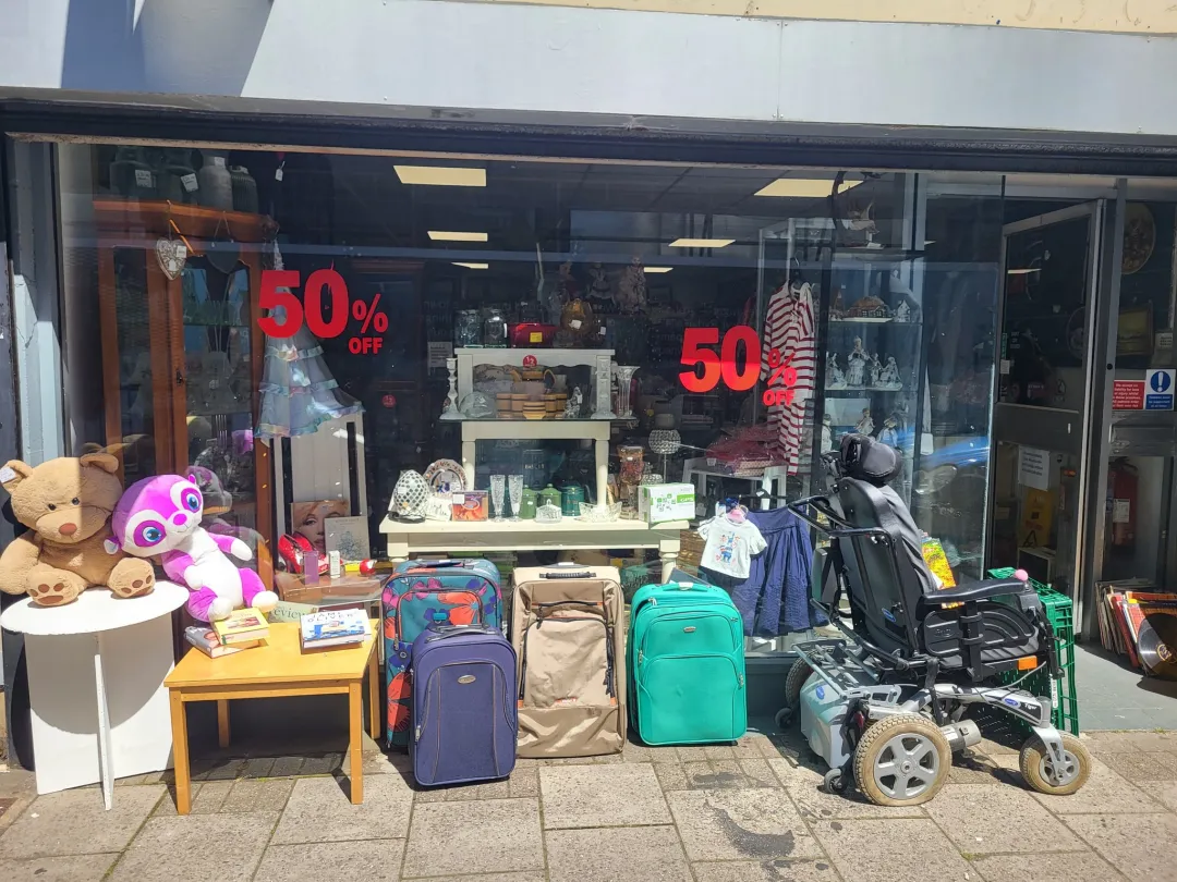 Photo from Jayne's Baby Bank (main page), 10 Jul 2025: Caerphilly shop is open guys until 5pm. 50% off - spend £20 get £5 worth of stock for free on the day* (can't be taken as a discount). 8 rai