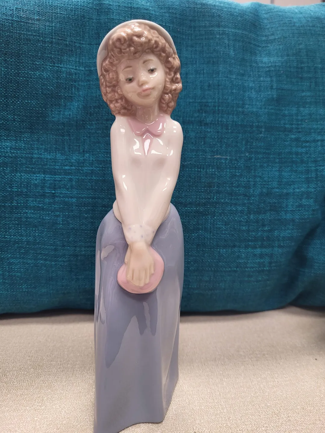 Photo from Jayne's Baby Bank (main page), 18 May 2024: Ladro "demure" Nao £70 please Proceeds split between baby bank and the Pet food bank service