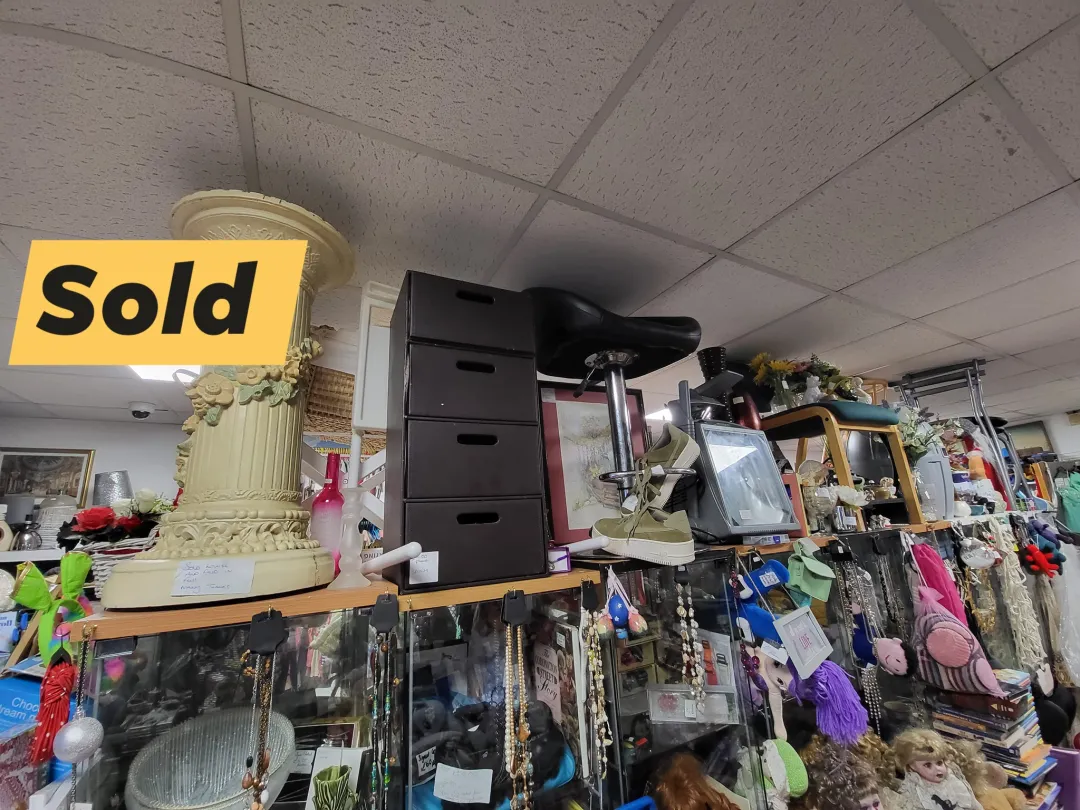 Photo from Jayne's Baby Bank (main page), 11 Nov 2025: Pillar Sold to Louise - thank you Caroline for donating. Many thanks both Draws £5 if gone today Green chair £5 if gone today Stool £15 plea