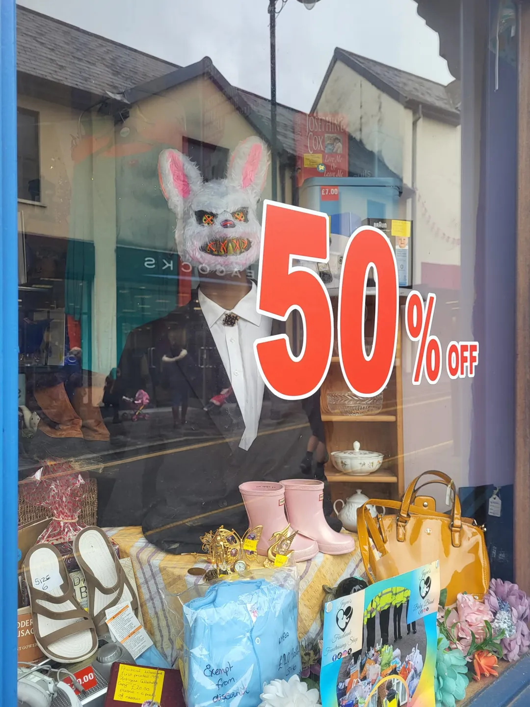Photo from Jayne's Baby Bank (main page), 26 Sep 2024: Our current offers and appeals 50% off most items Free children's halloween clothes loan Free Christmas outfit loan for Mothers/Sparkle Appe