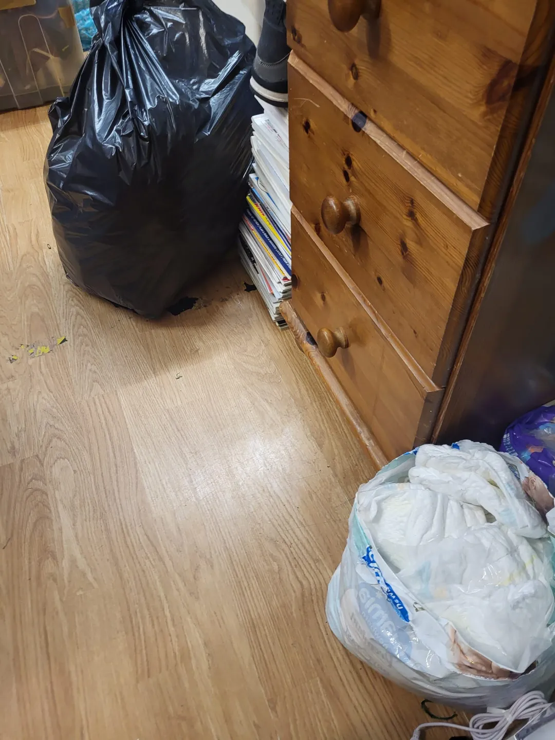 Photo from Jayne's Baby Bank (main page), 9 Sep 2024: Donations already this morning! ♻️♻️♻️♻️ thank you everyone 🙏 💖 ☕️🍼