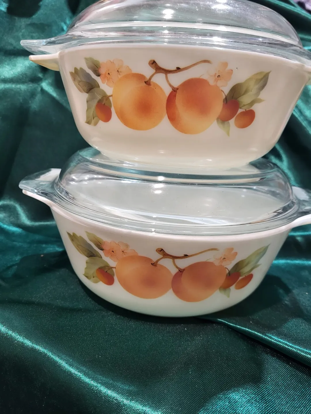 Photo from Jayne's Baby Bank (main page), 29 May 2024: Vintage Pyrex with original lids. Large £40 please Medium £30 please Donation centre