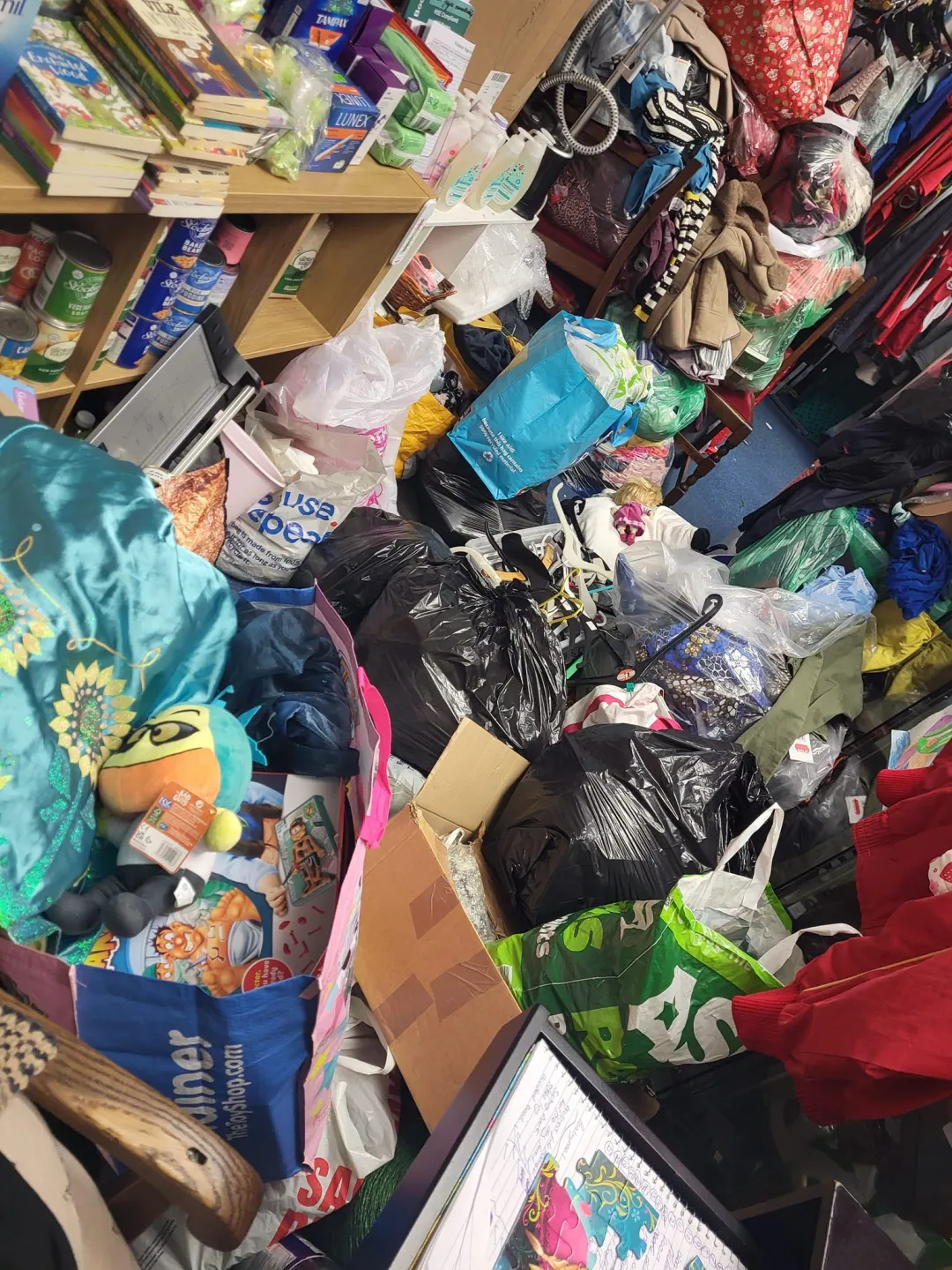 Photo from Jayne's Baby Bank (main page), 27 Jan 2024: Donations! Thank you Karen for collecting! Yaz and Lisa for weighing! Especially Caz Griffiths for donating ! ♻️🌎🍼❤️
