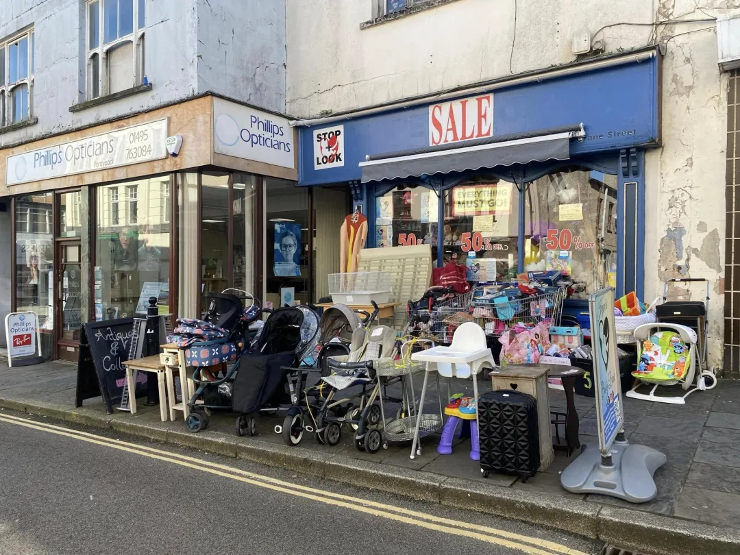 Photo from Jayne's Baby Bank (main page), 29 Sep 2025: Pop into our shops today guys 75% off most items , extra 10% off if you are an over 60s, plus if you are a good customer/donator I've told t