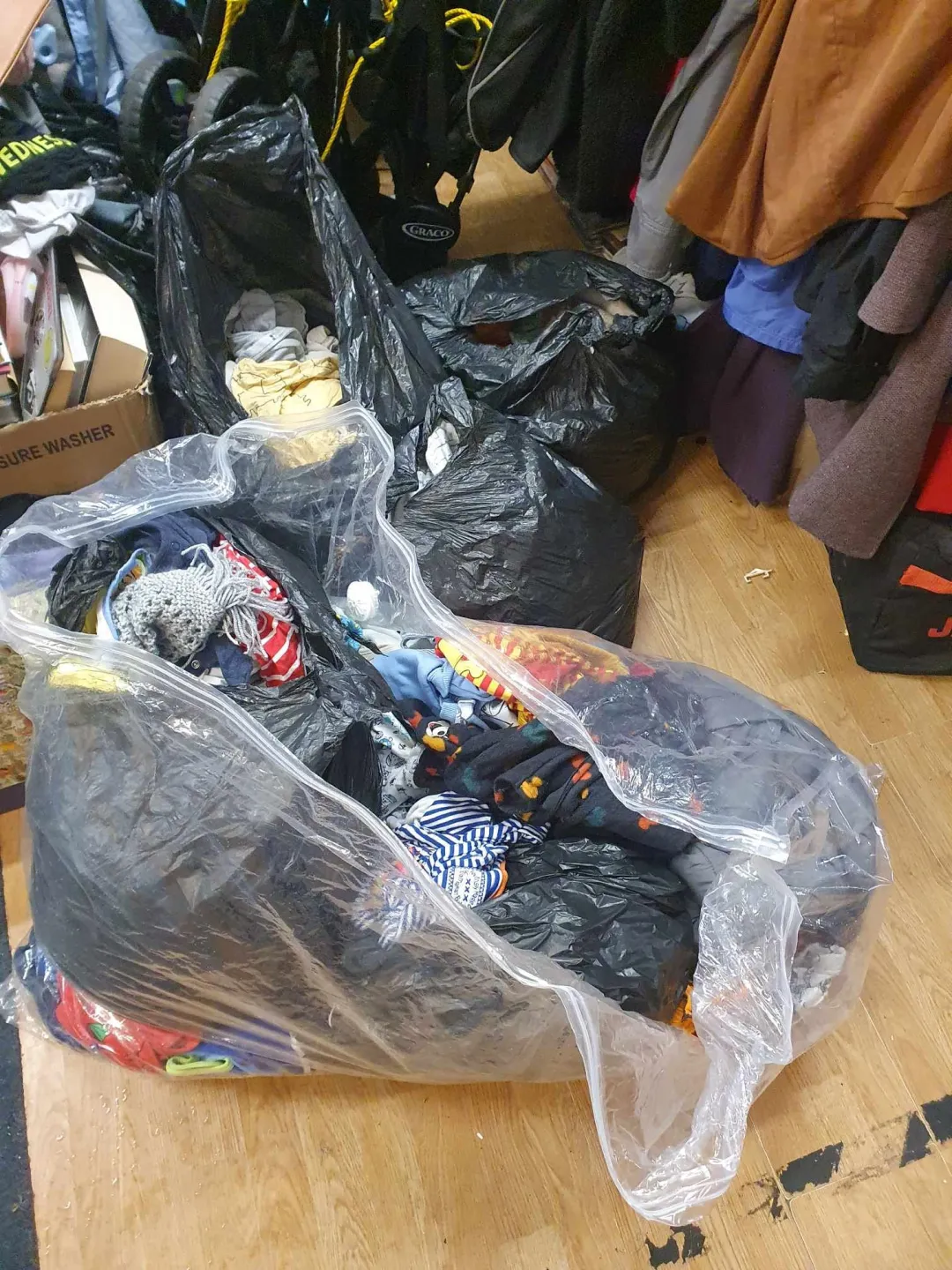 Photo from Jayne's Baby Bank (main page), 19 Dec 2024: Donations today you crazy recyclers! ♻️👏♻️👏♻️👏