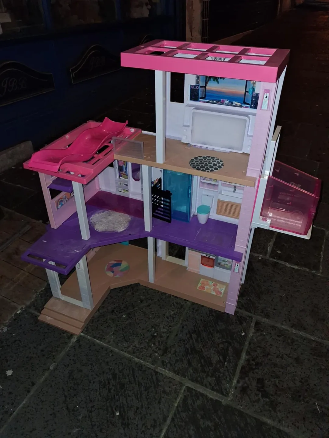 Photo from Jayne's Baby Bank (main page), 3 Jan 2026: Dolls house £20 please Pontypool shop