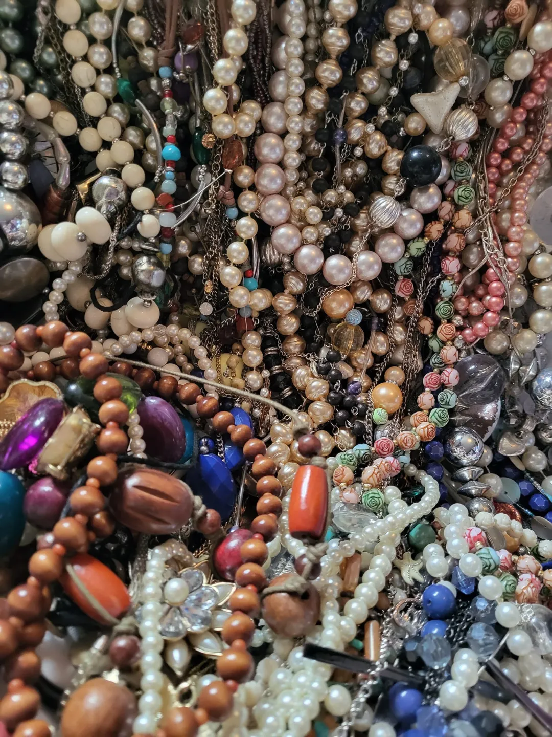 Photo from Jayne's Baby Bank (main page), 29 Dec 2023: Sorting through more donated jewellery today ready for our valentines and mothers day window
