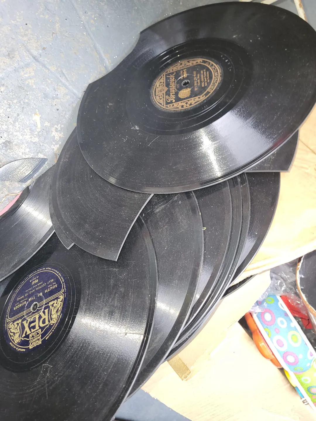 Photo from Jayne's Baby Bank (main page), 20 Jun 2024: 10-15 old fashioned broken records available for craft - free to collector