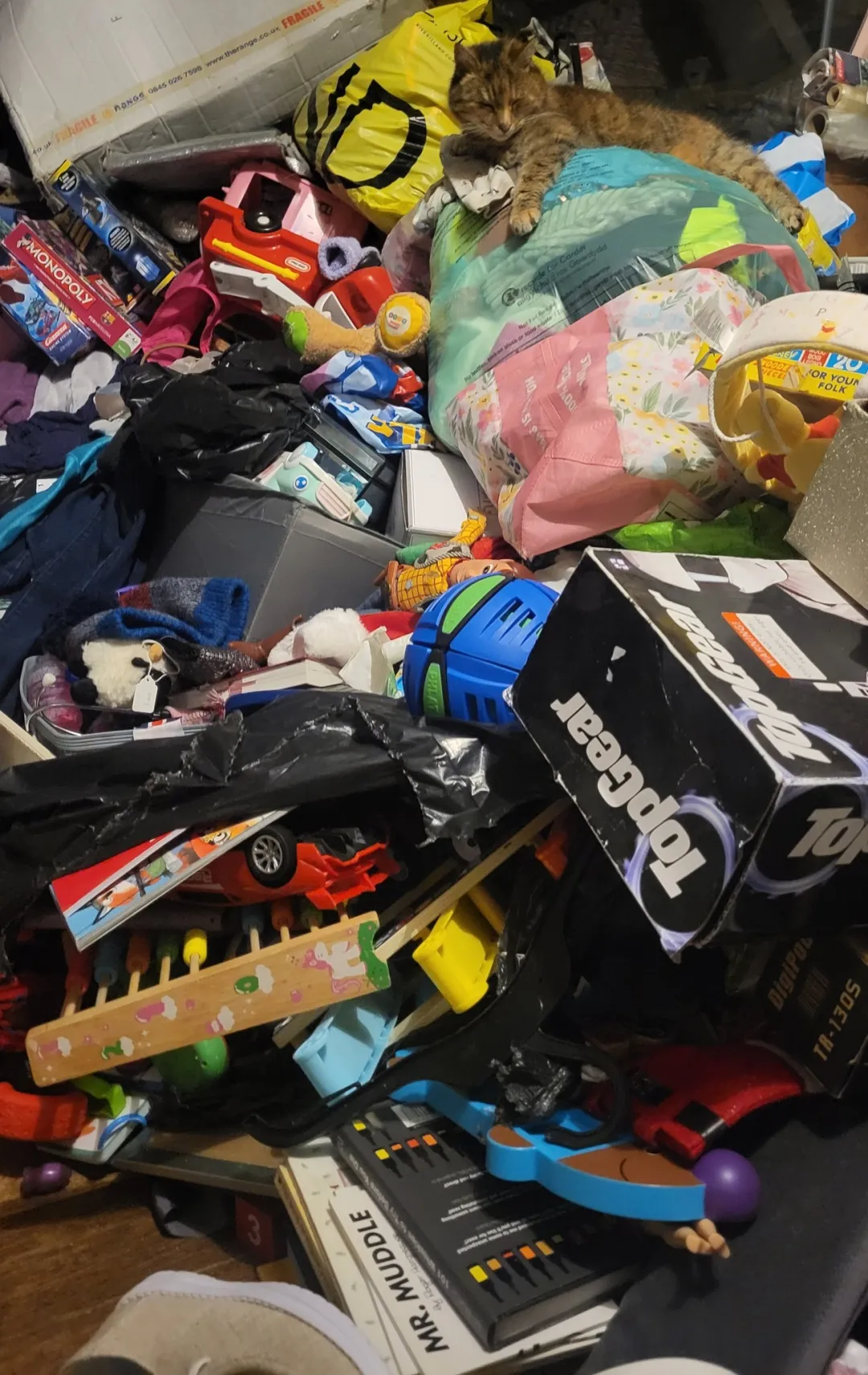 Photo from Jayne's Baby Bank (main page), 21 Dec 2025: Plane delayed so guess what we are doing! Pricing and a Christmas film! Drop is a comment if you see something you want