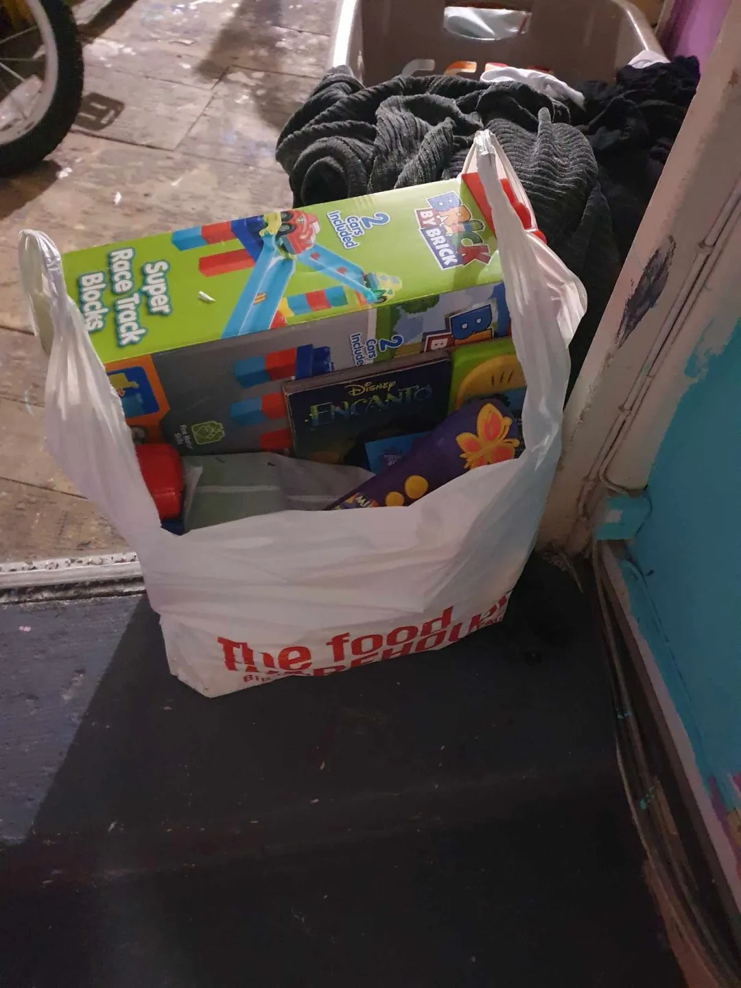 Photo from Jayne's Baby Bank (main page), 19 Dec 2024: Donations today you crazy recyclers! ♻️👏♻️👏♻️👏