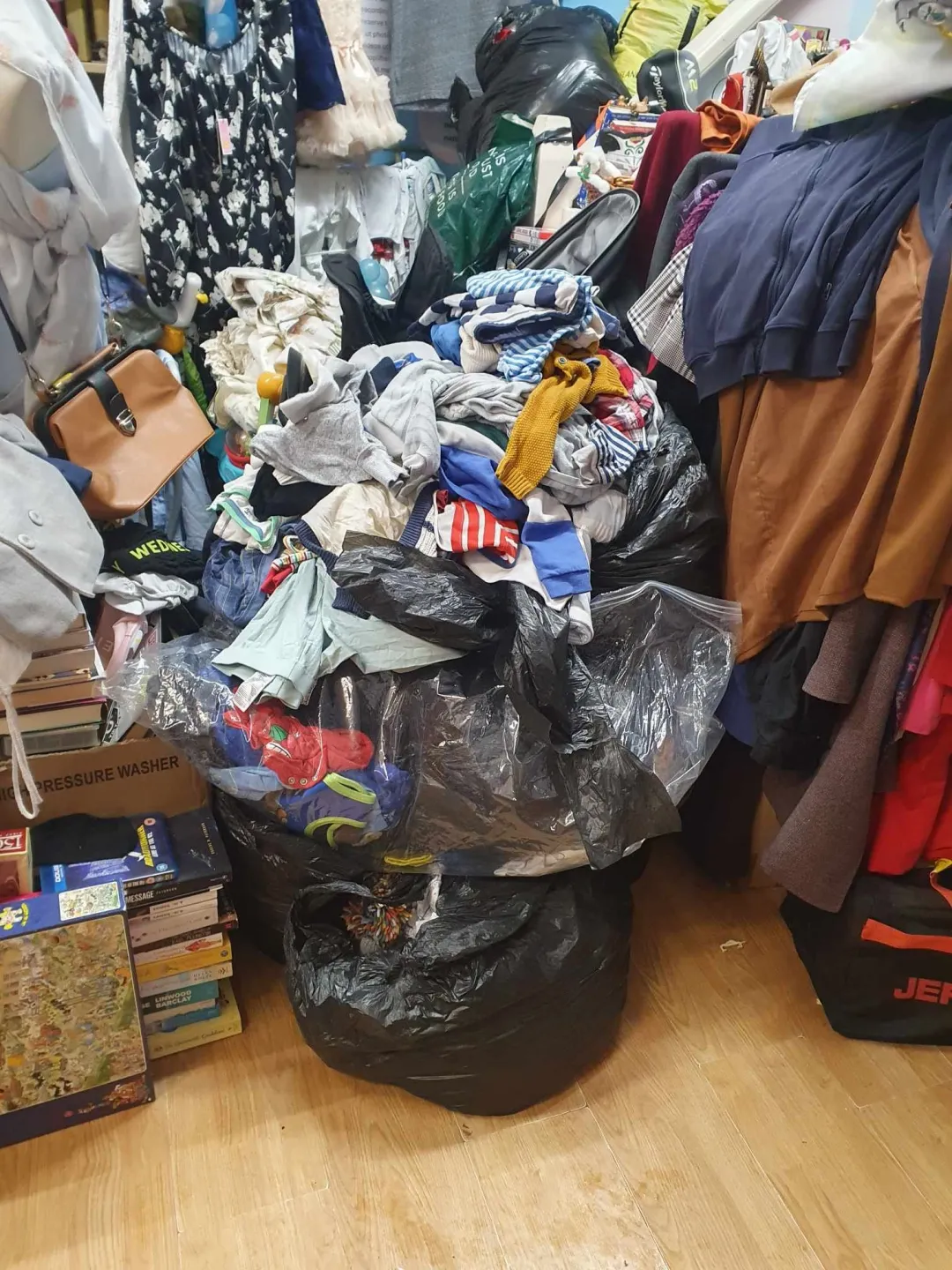 Photo from Jayne's Baby Bank (main page), 19 Dec 2024: Donations today you crazy recyclers! ♻️👏♻️👏♻️👏