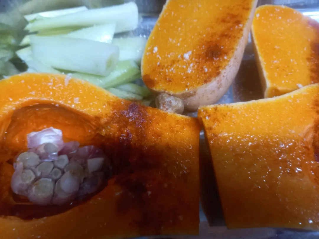 Photo from Jaynesbabybank Registered - cic: Butternut squash and potatoe and garlic mash with fennel ready for tomorrow's dinner.