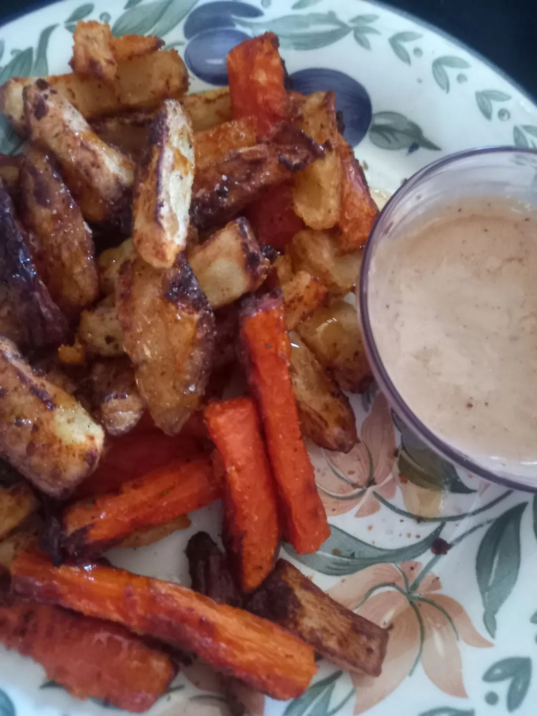 Photo from Jaynesbabybank Registered - cic: Homemade chips with chipotle seasoning and onion salt and peppercorn sauce.