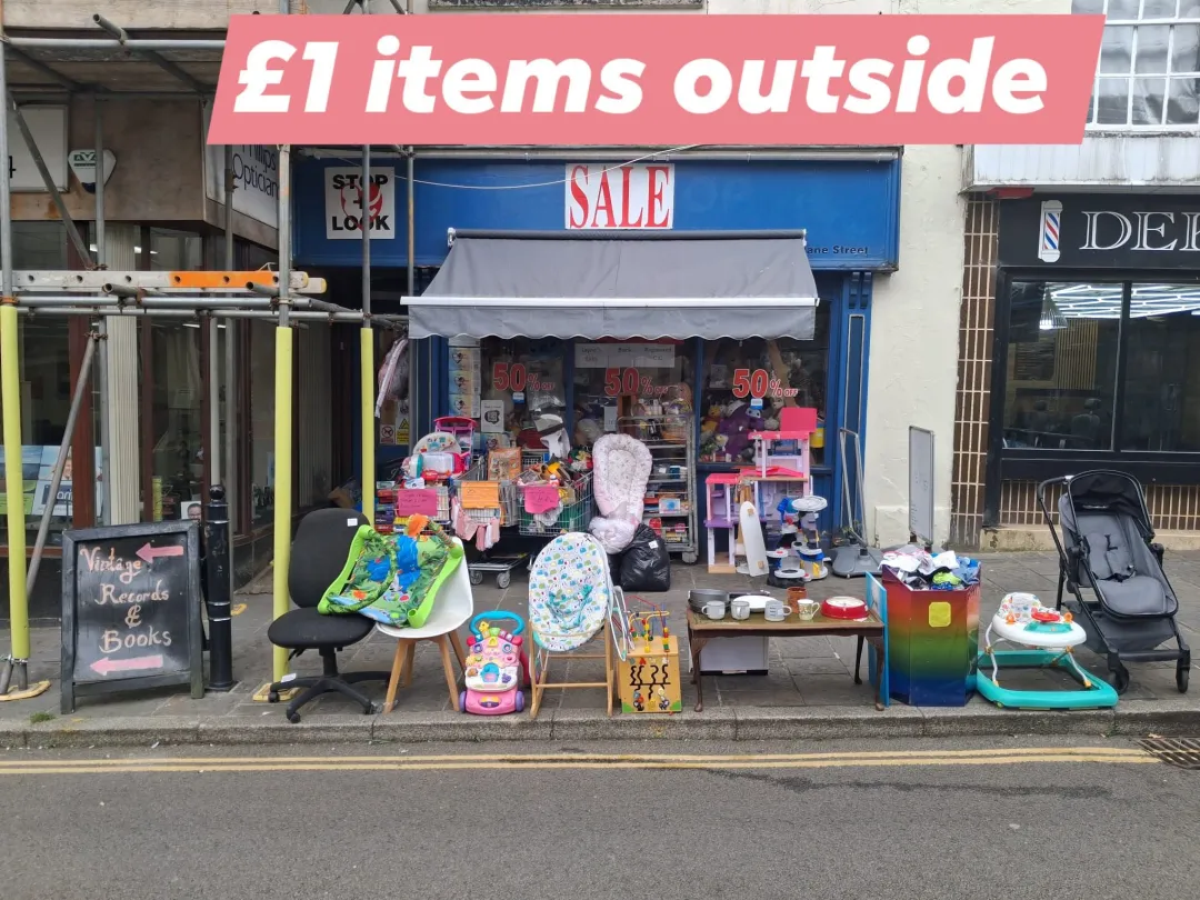 Photo from Jaynesbabybank Registered - cic, 1 Jul 2026: Free children's clothes today because I can't hang them up with the leak. 3-4 4-5 Teenage Give us a knock . We can't hold them