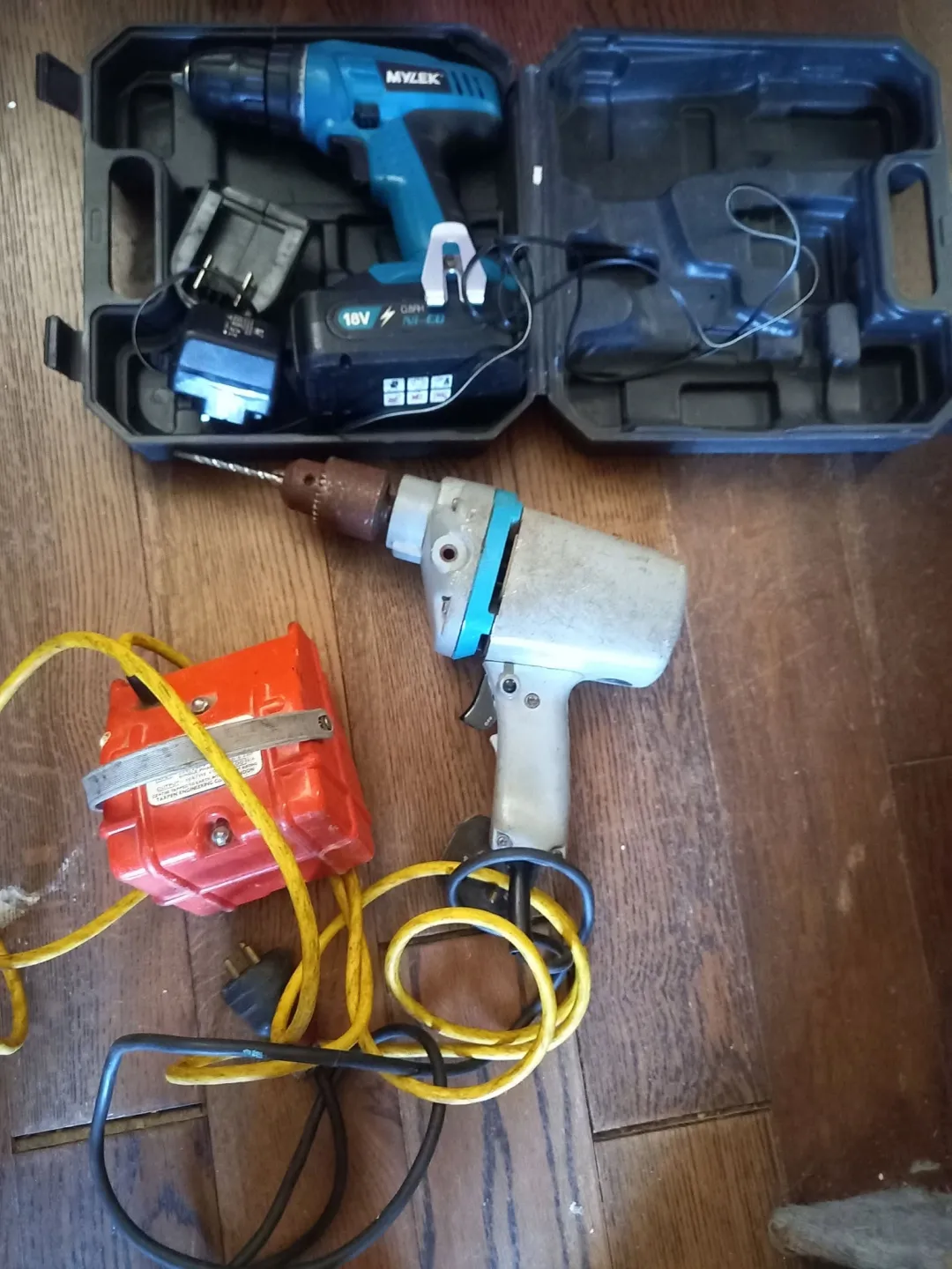 Photo from Jaynesbabybank Registered - cic, 3 Jul 2026: One of our followers has given us some of her late husbands tools she has found. They are old and need testing first. But is there someone o