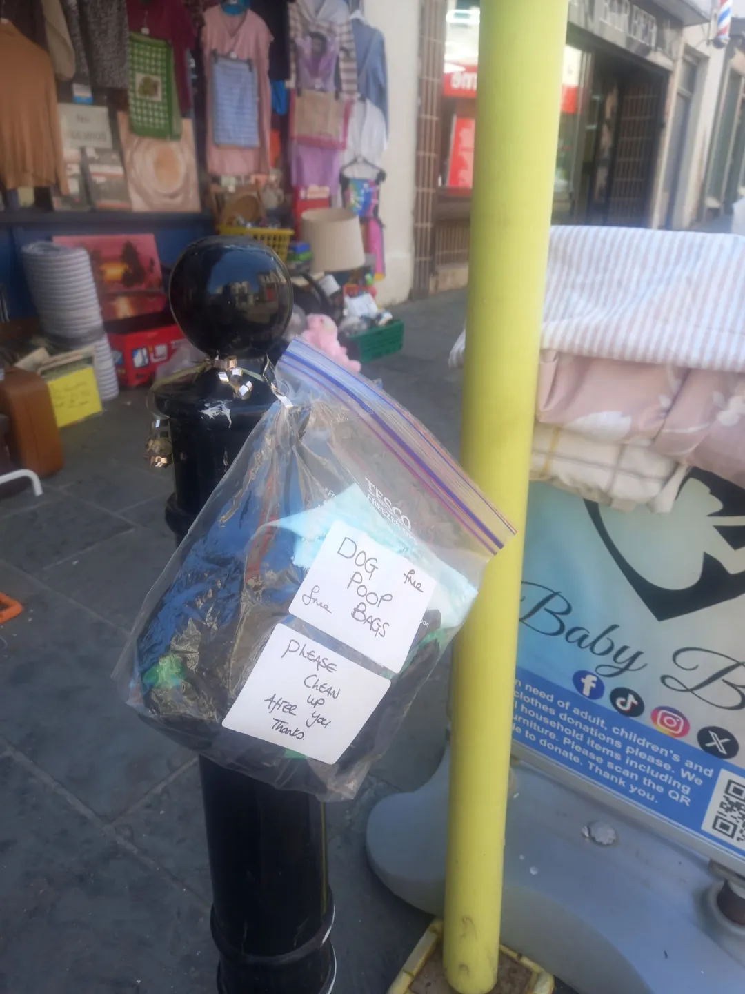 Photo from Jaynesbabybank Registered - cic: I've put our spare dog poop bags as there seems to be quite alot of it around the town again. Please clean it up. The lady who left it there