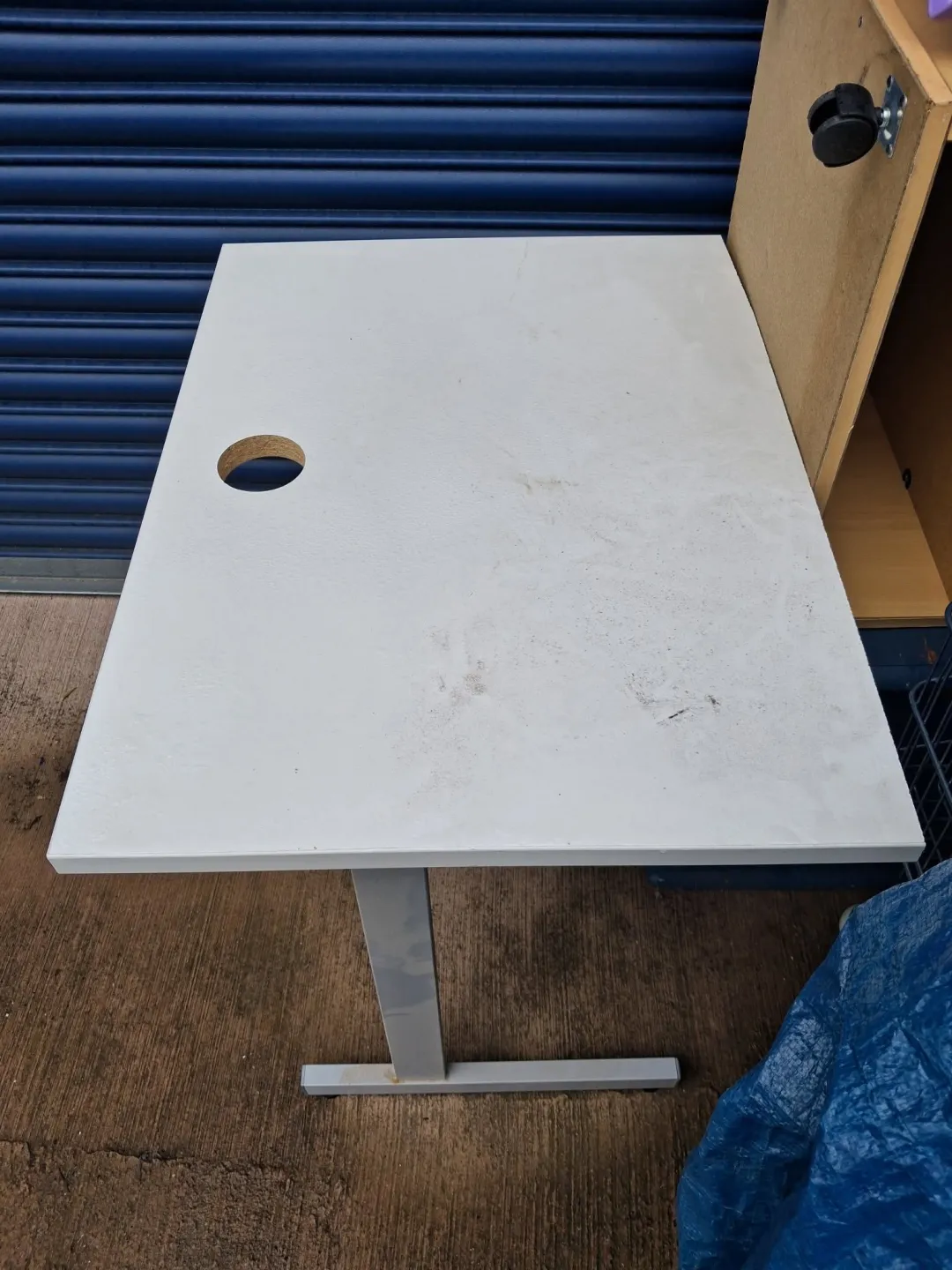 Photo from Jaynesbabybank Registered - cic, 16 Sep 2026: This desk has been left outside the donation centre . If any one wants it for free please just collect it . We can't hold it. Let us know if