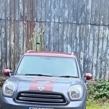 Image from Jayne's Baby Bank (Main Historical Profile), 20 Feb 2026: Can you give us a shout if this is your car please it's in one of our back gardens :/ Thanks 👍