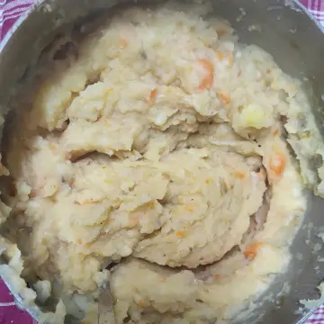 Image from Jayne's Baby Bank (Main Historical Profile), 3 Mar 2026: Trying to use up all the stuffs left over in my fridge ect! We have cheese, potato, onion and carrot pie.... then I went a bit rouge and add