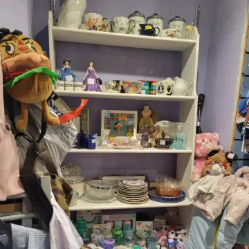 Photo from Jayne's Baby Bank (main page), 4 Mar 2025: Absolutely smashing start to the week! Thank you to our customers and donators. Thank you to our volunteers working hard day and night to he