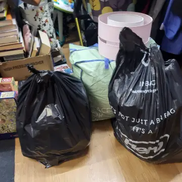 Photo from Jayne's Baby Bank (main page), 12 Dec 2024: Donations ♻️ ❤️🌎🍼 thank you everyone (Jan : 😱 Me: 🤣😍🤩)