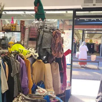 Image from Jayne's Baby Bank (main page), 17 Sep 2024: Scarfs are looking good!