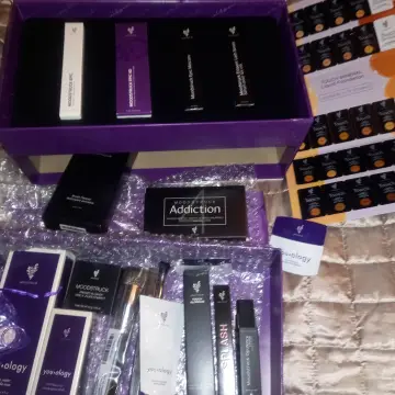 Image from Jayne's Baby Bank (Main Historical Profile), 23 Mar 2026: Brand new Younique set £60 please I can post for additional postage costs. Once open non returnable