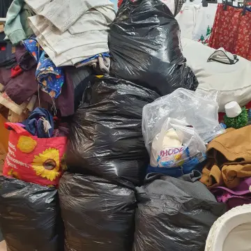 Photo from Jayne's Baby Bank (main page), 3 Jan 2025: ✅️♻️🌎🍼🌏 wtf! You crazy recyclers 👏👏👏👏👏👏👏👏 Well done guys - We will make sure it gets to the right people.