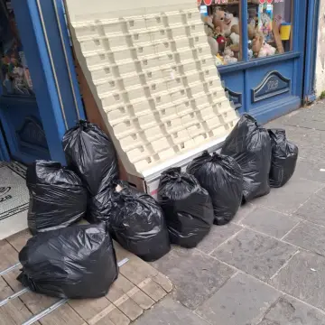 Image from Jayne's Baby Bank (main page), 18 Aug 2025: Thank you for the donations but please don't leave outside the shops when we are closed because of the bin dippers and rats. Apparently loca