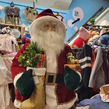 Photo from Jayne's Baby Bank (main page), 8 Nov 2024: Santa clause has visited Pontypool this morning to confirm all the children are coming to see him !