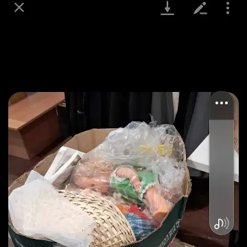 Photo from Jayne's Baby Bank (main page), 10 Jan 2025: Donations - thank you everyone & thank you to our good neighbours Ragamuffins for donating to us too ♻️🍼🌍❄️❤️