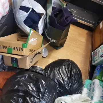 Photo from Jayne's Baby Bank (main page), 7 Nov 2024: Donations already thank you - - plus hangers and curtain poles ♻️🌎🍼🌏
