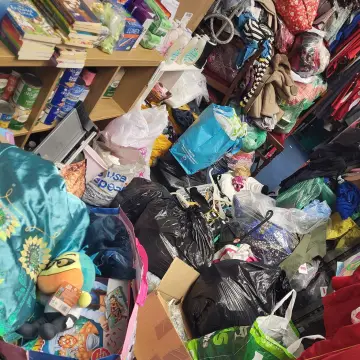 Image from Jayne's Baby Bank (Main Historical Profile), 27 Jan 2024: Donations! Thank you Karen for collecting! Yaz and Lisa for weighing! Especially Caz Griffiths for donating ! ♻️🌎🍼❤️