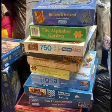 Photo from Jayne's Baby Bank (main page), 4 Jan 2025: Donations - thank you - anyone able to volunteer to check them for us please before they go on sale. Many thanks ❄️🌏🍼☃️✅️🌎
