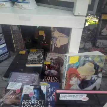 Photo from Jayne's Baby Bank (main page), 5 Dec 2024: Blackwood shop open Friday and Saturday 9 - 4 approx . We put all our designer and collectable and vintage items in Blackwood Shop. If you l