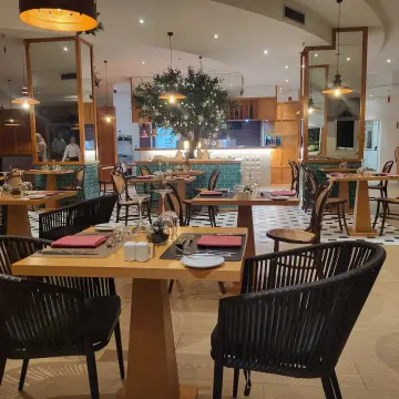 Image from Jayne's Baby Bank (Main Historical Profile), 27 Dec 2025: In one of thr restaurants tonight