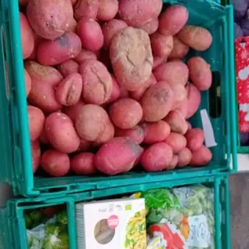 Image from Jayne's Baby Bank (Main Historical Profile), 28 Jan 2024: Foodbanks? That Charge? 🍼🌎♻️🍼🌎♻️🍼🌎♻️ 5 ways to start an independent foodbank without charging the people who need it . We run a free foodban