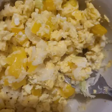 Image from Jayne's Baby Bank (Main Historical Profile), 29 Oct 2025: Tonight we have scrambled eggs , pepper and spring onion from the church foodbank that we surply to them, grated cheese that was shop bought