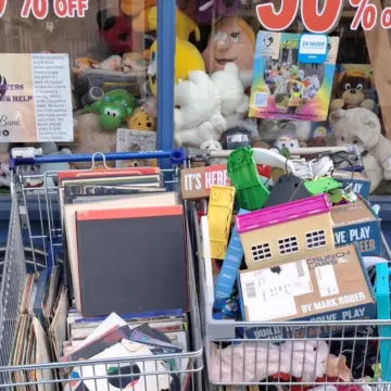 Image from Jayne's Baby Bank (main page), 28 Sep 2025: Records in the trolley 3 for £1 - trolley next to £1 each - first come first served. No holding sorry available from Monday.